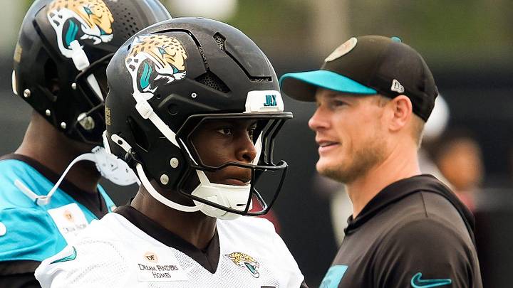 Jacksonville Jaguars safety Trevian Thomas (34) puts on his gloves during the second day of minicamp at the Miller Electric Center, Wednesday, June 10, 2026, in Jacksonville. 