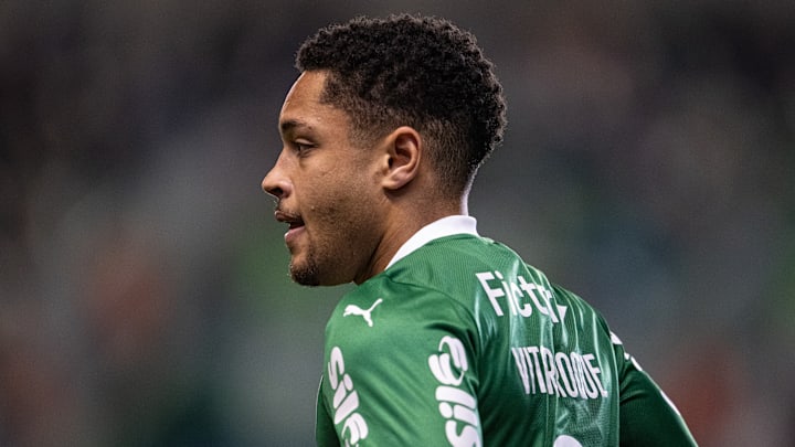 Vitor Roque foi convocado para representar a Seleção Brasileira