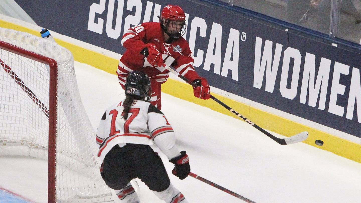 Wisconsin Women's Hockey Swept by WCHA Rival, New No. 1 Team