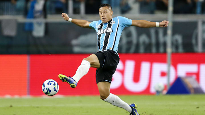 Marlon é o lateral-esquerdo titular do Tricolor Marlon é o lateral-esquerdo titular do Tricolor