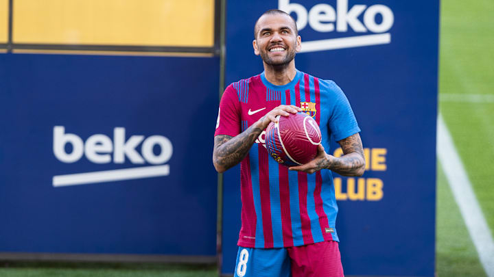 Dani Alves bei seiner Präsentation als Rückkehrer ins Nou Camp