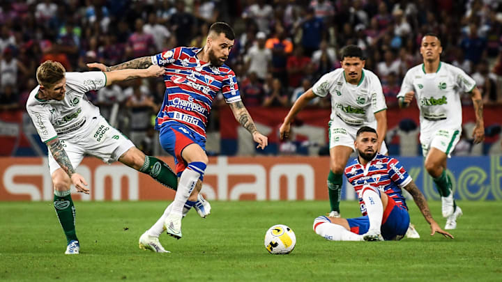 Duelo foi realizado na noite deste sábado