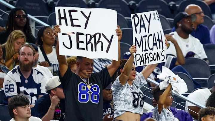 Dallas Cowboys fans hold up signs for Dallas Cowboys defensive end Micah Parsons during the second half against the Baltimore Ravens 