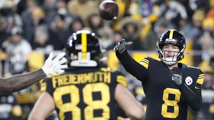 Nov 20, 2022; Pittsburgh, Pennsylvania, USA; Pittsburgh Steelers quarterback Kenny Pickett (8) throws a pass to tight end Pat Freiermuth in Week 11.