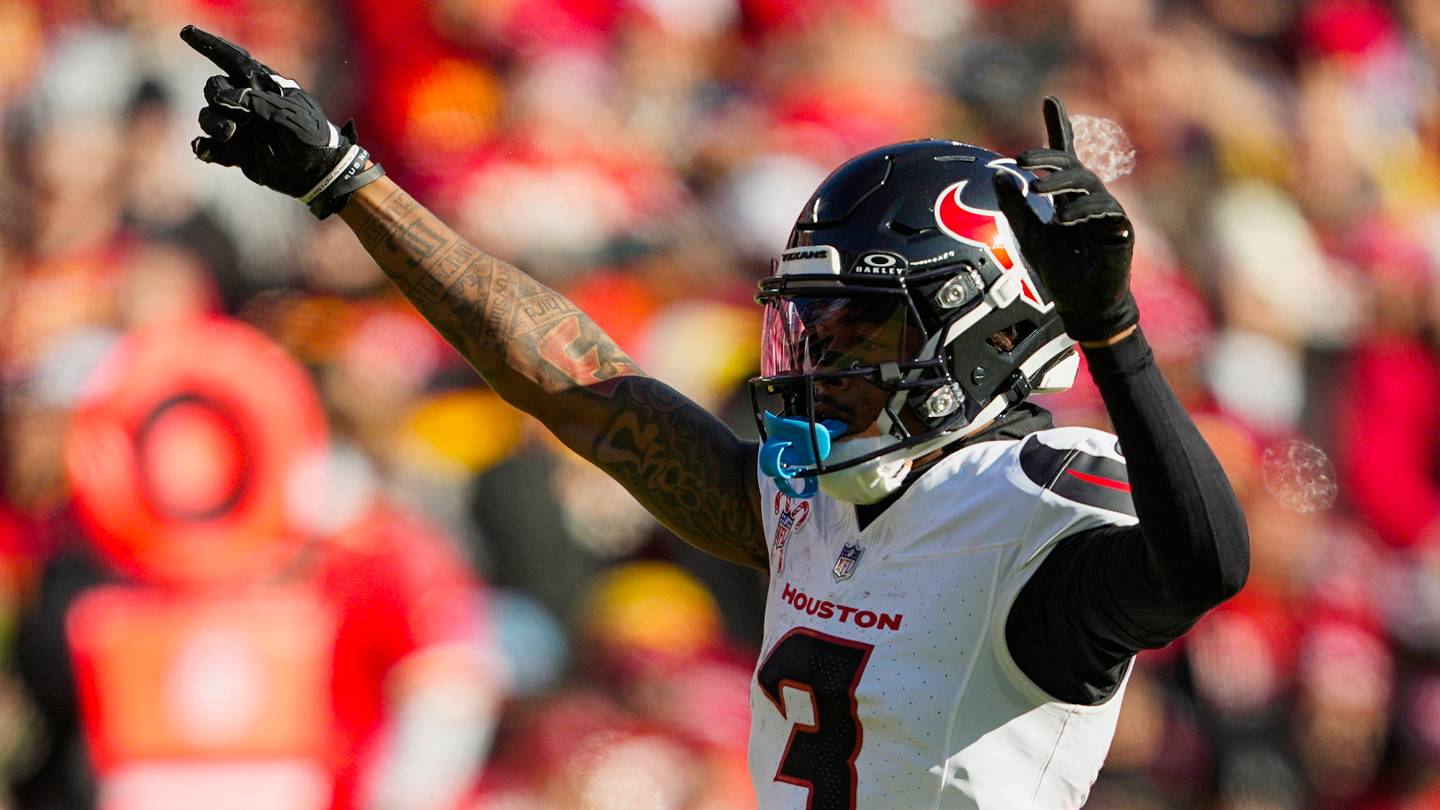 Week 1 Fantasy Football Waiver Wire Debate: Tank Dell Vs. Kayshon Boutte