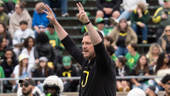 Oregon coach Dan Lanning rallies his team during warmups before the Oregon Spring game at Autzen in Eugene April 26, 2025