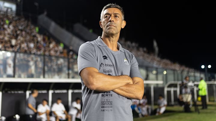 Apenas fue despedido por el Santos FC de Brasil y los medios nacionales ya han puesto al portugués Pedro Caixinha como opción para reemplazar a Gerardo Espinoza en las Chivas. Apenas fue despedido por el Santos FC de Brasil y los medios nacionales ya han puesto al portugués Pedro Caixinha como opción para reemplazar a Gerardo Espinoza en las Chivas.