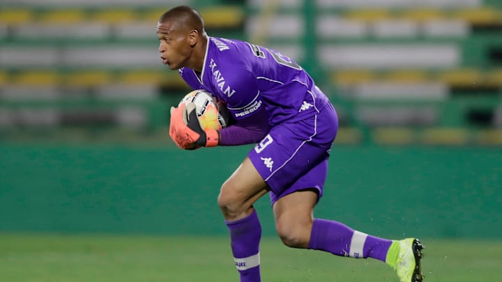 Lucão assumiu a titularidade do Vasco com Fernando Diniz e não saiu mais do time Lucão assumiu a titularidade do Vasco com Fernando Diniz e não saiu mais do time