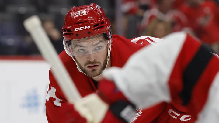 Oct 13, 2026; Detroit, Michigan, USA; Detroit Red Wings left wing Carter Mazur (34) gets set during a face off in the second period against the New Jersey Devils at Little Caesars Arena. Mandatory Credit: Rick Osentoski-Imagn Images Oct 13, 2026; Detroit, Michigan, USA; Detroit Red Wings left wing Carter Mazur (34) gets set during a face off in the second period against the New Jersey Devils at Little Caesars Arena. Mandatory Credit: Rick Osentoski-Imagn Images