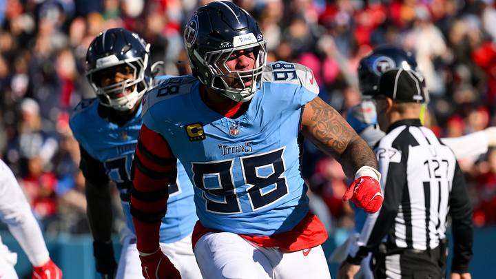 Tennessee Titans defensive tackle Jeffery Simmons (98) celebrates the safety against the Kansas City Chiefs during the first half at Nissan Stadium. Mandatory Credit: Steve Roberts-Imagn Images Tennessee Titans defensive tackle Jeffery Simmons (98) celebrates the safety against the Kansas City Chiefs during the first half at Nissan Stadium. Mandatory Credit: Steve Roberts-Imagn Images