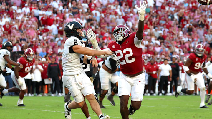 Oct 4, 2025; Tuscaloosa, Alabama, USA; Vanderbilt Commodores quarterback Diego Pavia (2) is pressured by Alabama Crimson Tide defensive lineman LT Overton (22) during the second half at Saban Field at Bryant-Denny Stadium. Mandatory Credit: David Leong-Imagn Images Oct 4, 2025; Tuscaloosa, Alabama, USA; Vanderbilt Commodores quarterback Diego Pavia (2) is pressured by Alabama Crimson Tide defensive lineman LT Overton (22) during the second half at Saban Field at Bryant-Denny Stadium. Mandatory Credit: David Leong-Imagn Images