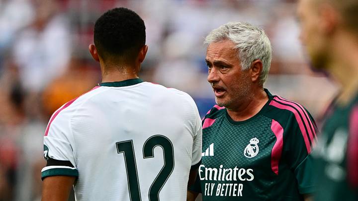 José Mourinho (right) had several options to choose from in defense. José Mourinho (right) had several options to choose from in defense.