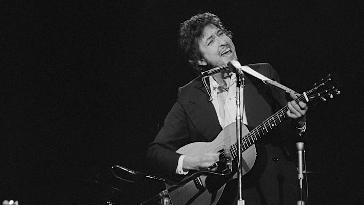 Bob Dylan Performing