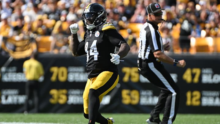 Sep 22, 2024; Pittsburgh, Pennsylvania, USA; Pittsburgh Steelers running back Cordarrelle Patterson (84) celebrates a first down run against the Los Angeles Chargers during the fourth quarter at Acrisure Stadium. Mandatory Credit: Barry Reeger-Imagn Images