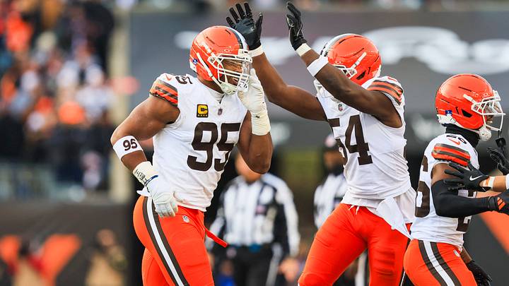 Jan 4, 2026; Cincinnati, Ohio, USA; Cleveland Browns defensive end Myles Garrett (95) celebrates with teammates following a sack against the Cincinnati Bengals during the fourth quarter at Paycor Stadium. The play set a new NFL single season sack record by Garrett. Mandatory Credit: Katie Stratman-Imagn Images Jan 4, 2026; Cincinnati, Ohio, USA; Cleveland Browns defensive end Myles Garrett (95) celebrates with teammates following a sack against the Cincinnati Bengals during the fourth quarter at Paycor Stadium. The play set a new NFL single season sack record by Garrett. Mandatory Credit: Katie Stratman-Imagn Images