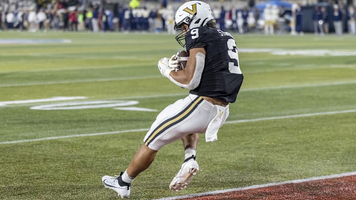 Dec 27, 2024; Birmingham, AL, USA; Vanderbilt Commodores tight end Eli Stowers (9) grabs a touchdown pass against the Georgia Tech Yellow Jackets during the second half of the 2024 Birmingham Bowl at Protective Stadium. Mandatory Credit: Vasha Hunt-Imagn Images Dec 27, 2024; Birmingham, AL, USA; Vanderbilt Commodores tight end Eli Stowers (9) grabs a touchdown pass against the Georgia Tech Yellow Jackets during the second half of the 2024 Birmingham Bowl at Protective Stadium. Mandatory Credit: Vasha Hunt-Imagn Images