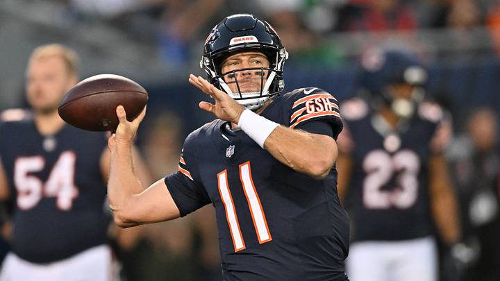 Chicago Bears quarterback Case Keenum (11) warms up 