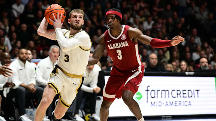 Purdue Boilermakers guard Braden Smith (3) drives toward the basket