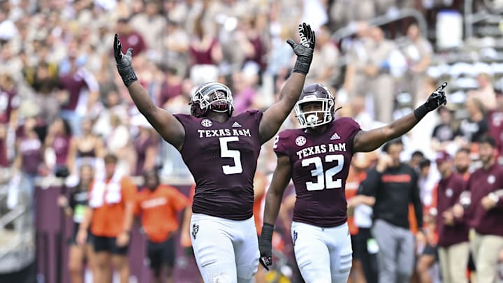 Sep 3, 2022; College Station, Texas, USA;  Texas A&M Aggies defensive lineman Shemar Turner (5)