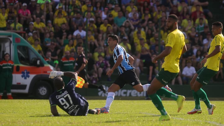 Tricolor perdeu de virada fora de casa