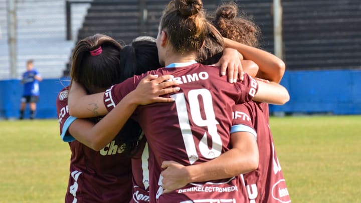 UAI Urquiza, en la cima de la tabla