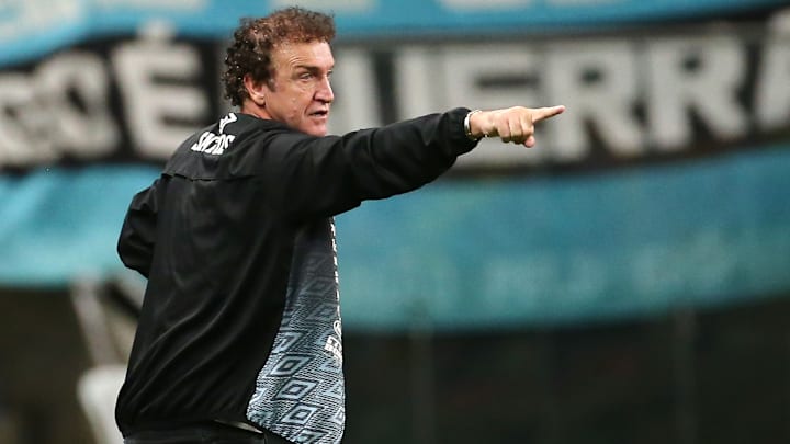 Cuca divide opiniões nos bastidores da Vila Belmiro Cuca divide opiniões nos bastidores da Vila Belmiro