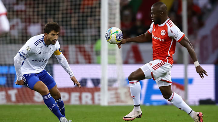 Internacional e Cruzeiro se enfrentam pelo Brasileirão