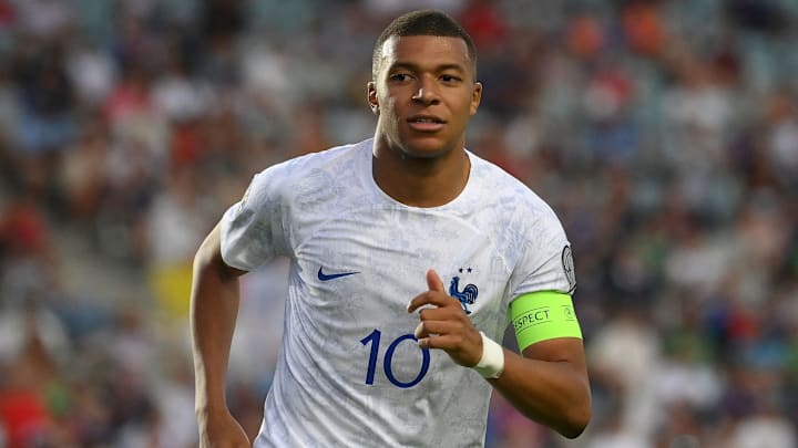 Kylian Mbappé a annoncé son désir de jouer les JO. Kylian Mbappé a annoncé son désir de jouer les JO.
