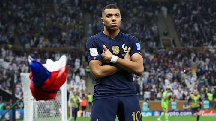Kylian Mbappé est honoré par Georges Hust.