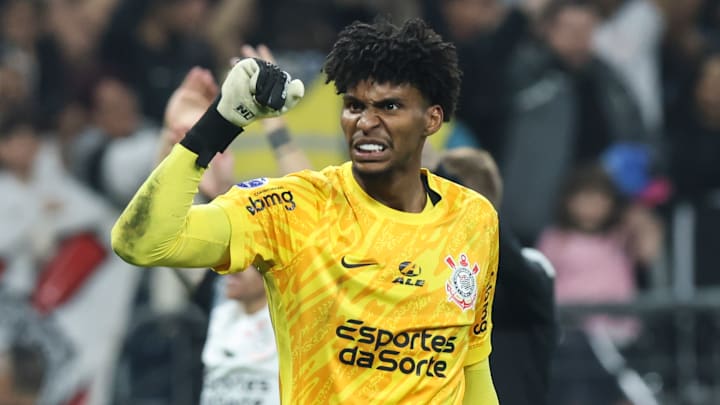 Hugo Souza é um dos grandes nomes do Corinthians na atualidade