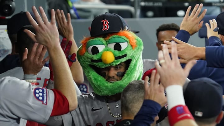 Apr 30, 2025; Toronto, Ontario, CAN; Boston Red Sox catcher Carlos Narvaez (75) wears the head of Wally the mascot and celebrates with teammates after his two-run home run against the Toronto Blue Jays during the sixth inning at Rogers Centre. Mandatory Credit: John E. Sokolowski-Imagn Images Apr 30, 2025; Toronto, Ontario, CAN; Boston Red Sox catcher Carlos Narvaez (75) wears the head of Wally the mascot and celebrates with teammates after his two-run home run against the Toronto Blue Jays during the sixth inning at Rogers Centre. Mandatory Credit: John E. Sokolowski-Imagn Images