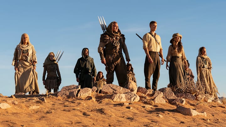 A group of Aiel with Rand (Josha Stradowski), Moiraine (Rosamund Pike) and Lan (Daniel Henney), which includes Bair (Nukâka Coster-Waldau) and Rhuarc (Björn Landberg). Image: Prime Video.