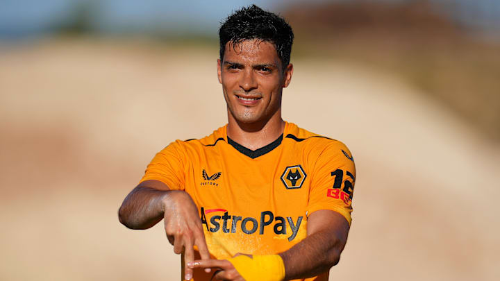 El delantero Raúl Alonso Jiménez se encuentra mejorando en la recuperación de su lesión y podría estar en Qatar.