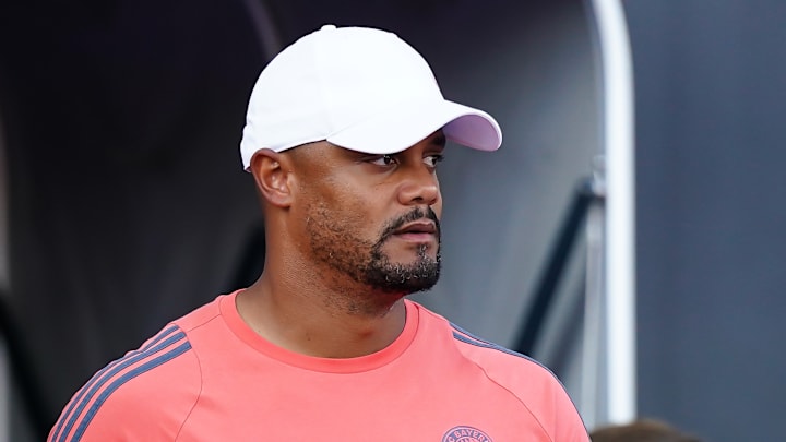 Un joueur de Chelsea approche du Bayern Munich. 