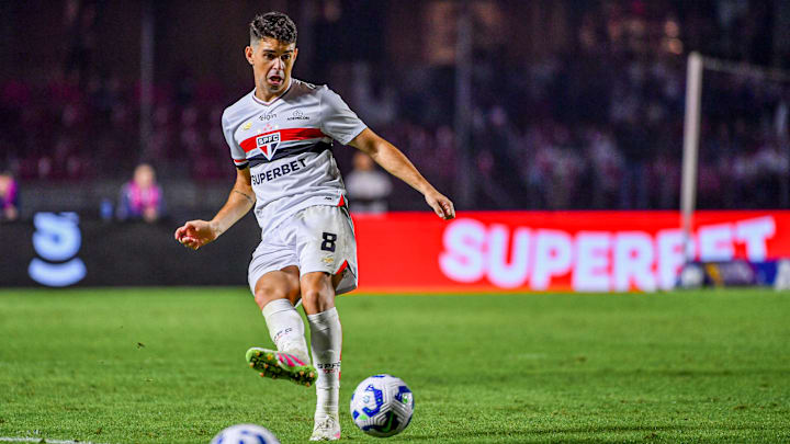 Após susto, Oscar se despede do São Paulo e anuncia aposentadoria 
