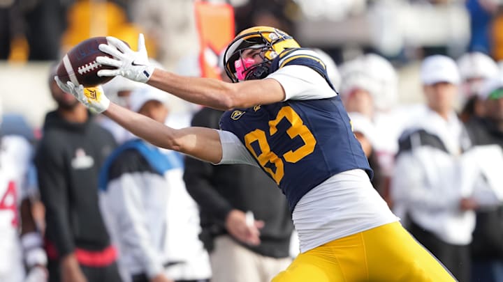Cal wide receiver Trond Grizzell makes a catch against Stanford