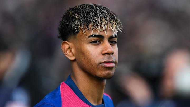 Lamine Yamal est encore titulaire. Lamine Yamal est encore titulaire.