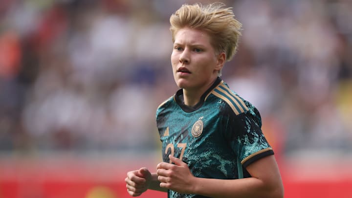 Paulina Krumbiegel sprach sich gemeinsam mit mehr als 100 Profispielerinnen gegen den FIFA-Deal mit Aramco aus.