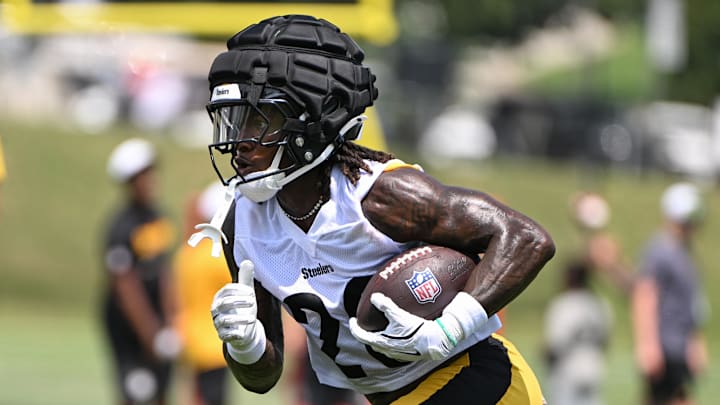 Pittsburgh Steelers running back Kaleb Johnson (20) participates in drills during training camp at Saint Vincent College. 