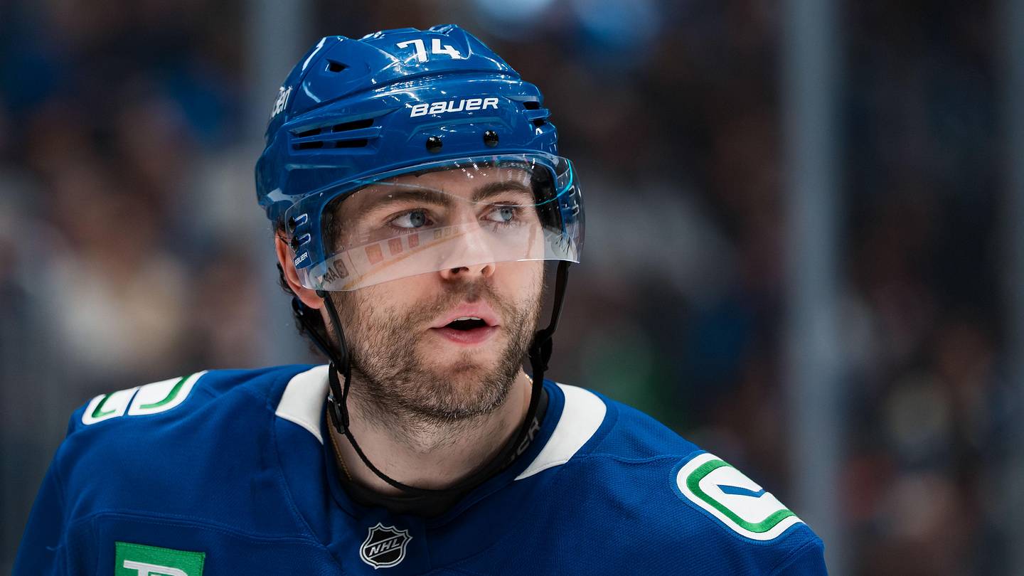 Senators reportedly interested in Canucks' Jake DeBrusk