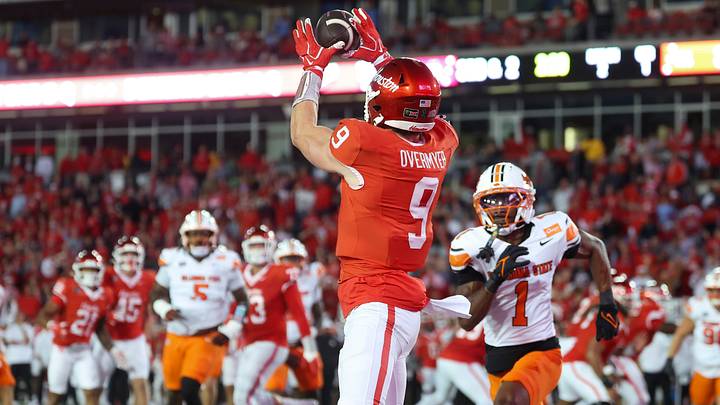 Houston TE Patrick Overmyer catches a touchdown pass against Oklahoma State. Mandatory Credit: Troy Taormina-Imagn Images Houston TE Patrick Overmyer catches a touchdown pass against Oklahoma State. Mandatory Credit: Troy Taormina-Imagn Images