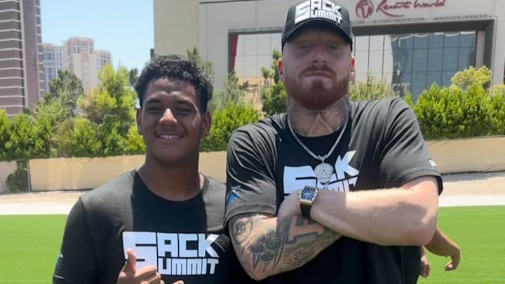 Simote Lupou (Left) Simote Lupou (Left)