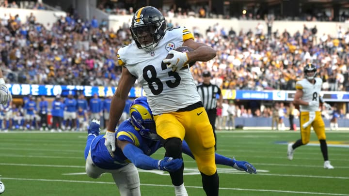 Oct 22, 2023; Inglewood, California, USA; Pittsburgh Steelers tight end Connor Heyward (83) carries the ball against the Los Angeles Rams in the second half at SoFi Stadium. Mandatory Credit: Kirby Lee-USA TODAY Sports Oct 22, 2023; Inglewood, California, USA; Pittsburgh Steelers tight end Connor Heyward (83) carries the ball against the Los Angeles Rams in the second half at SoFi Stadium. Mandatory Credit: Kirby Lee-USA TODAY Sports