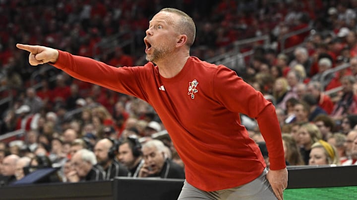 Feb 8, 2025; Louisville, Kentucky, USA; Louisville Cardinals head coach Pat Kelsey calls out instructions during the first half against the Miami (Fl) Hurricanes at KFC Yum! Center. Feb 8, 2025; Louisville, Kentucky, USA; Louisville Cardinals head coach Pat Kelsey calls out instructions during the first half against the Miami (Fl) Hurricanes at KFC Yum! Center.