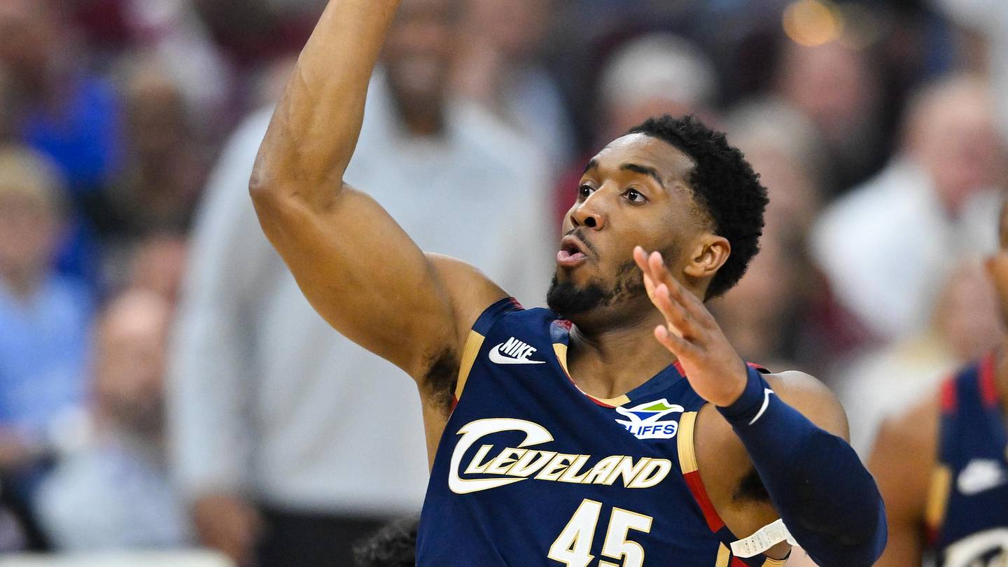 Cavs Weigh Trade Options for Donovan Mitchell