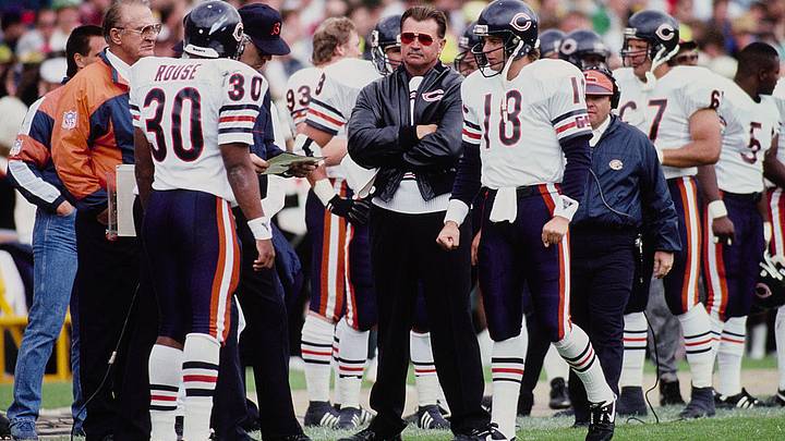 Mike Ditka durante un juego contra los Packers en Lambeau Field en 1990. Mike Ditka durante un juego contra los Packers en Lambeau Field en 1990.