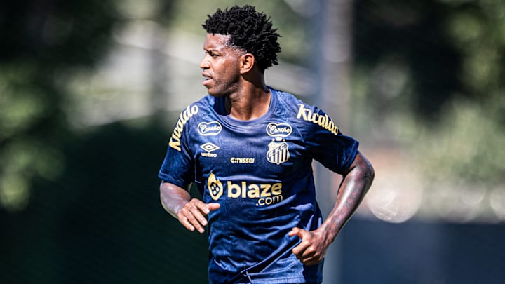 Gil foi campeão brasileiro nos tempos de Corinthians e estava no elenco que venceu a Série B em 2024 Gil foi campeão brasileiro nos tempos de Corinthians e estava no elenco que venceu a Série B em 2024