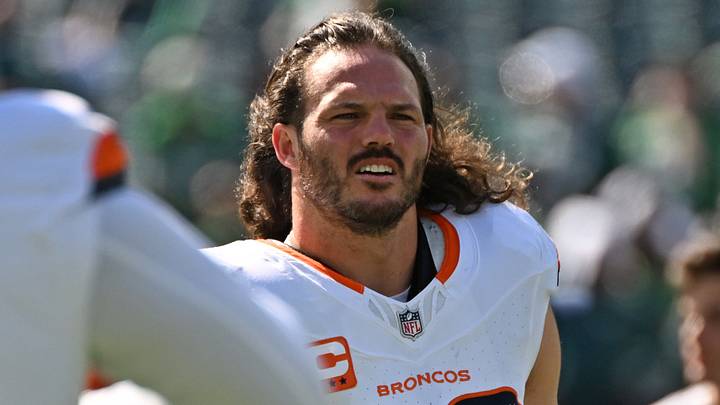 Denver Broncos linebacker Alex Singleton
