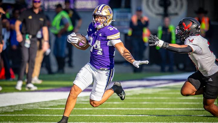 Brian Bonner Jr. hits the corner against Eastern Washington and goes for a 55-yard run.
