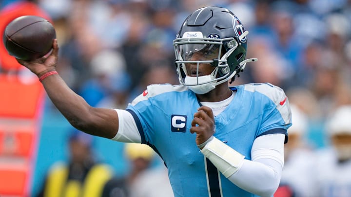 Tennessee quarterback Cam Ward (1) throws against Los Angeles during their game at Nissan Stadium in Nashville, Tenn., Sunday, Nov. 2, 2025.